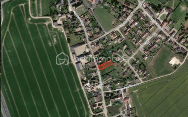 Terrain à bâtir de 930 m2 à Poisvilliers. 

Dans un environnement calme proche de la N154 direction Chartres (20min) et Dreux (24min). 
Venez découvrir ce beau terrain plat non viabilisé avec raccordement possible au tout à l'égout.  
Situé en bordure de rue, clôturer sur trois cotés et exposé Ouest, ce terrain est libre de tout constructeur (zone UB). 
À savoir : Une parcelle voisine de 1 320m2 peut être rattaché à la vente, moyennant complément.