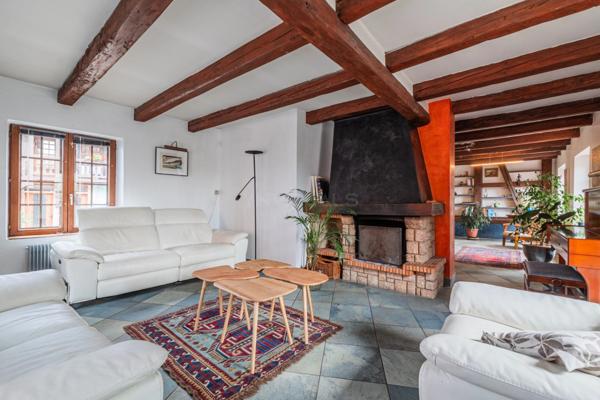 67206 MITTELHAUSBERGEN - Corps de ferme alsacien avec gîtes, grange et puits historique