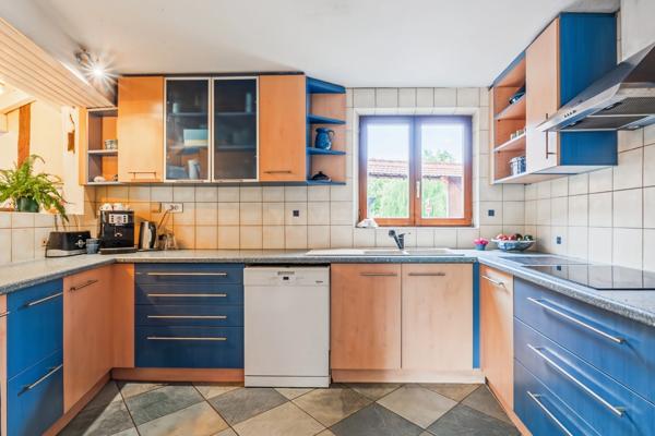 67206 MITTELHAUSBERGEN - Corps de ferme alsacien avec gîtes, grange et puits historique