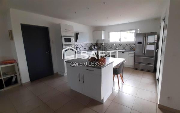 Très beau pavillon de plain pied avec piscine