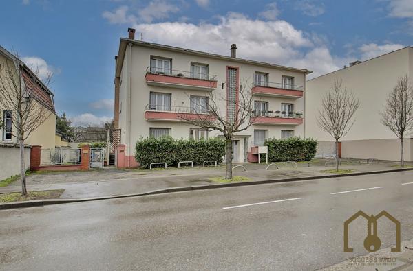 Studio rénové et meublé 17,50m² balcon Vaulx-en-Velin Village
