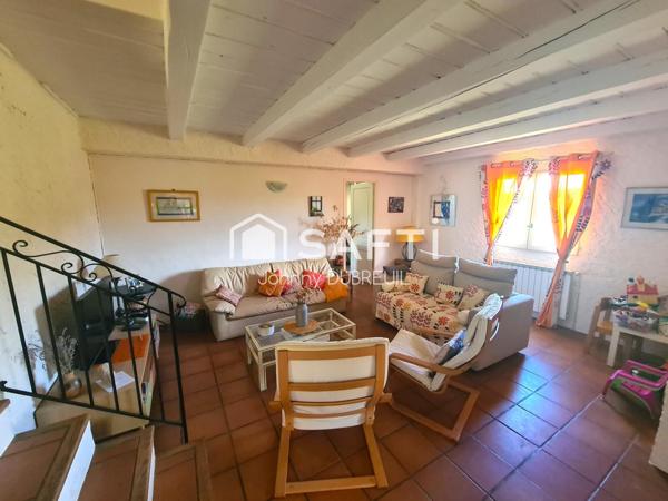 PIGNANS - MAISON TRADITIONNELLE DE 225M2 COMPOSEE DE 3 APPARTEMENTS, PISCINE, TERRAIN DE 4556M2