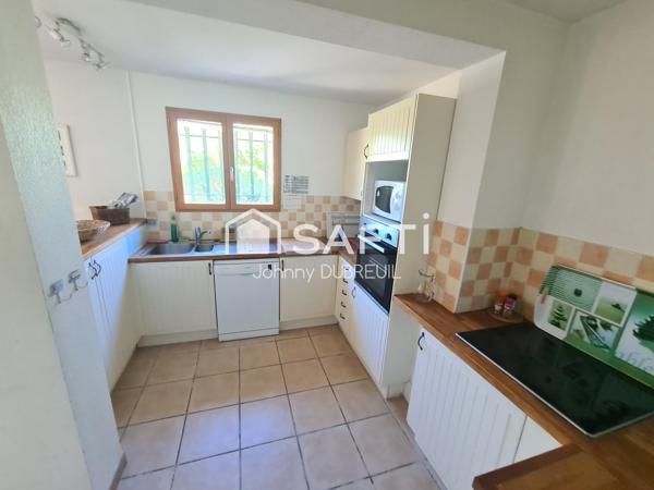 PIGNANS - MAISON TRADITIONNELLE DE 225M2 COMPOSEE DE 3 APPARTEMENTS, PISCINE, TERRAIN DE 4556M2