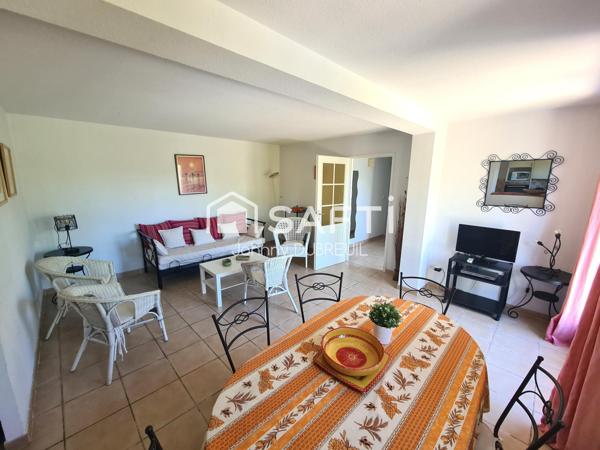 PIGNANS - MAISON TRADITIONNELLE DE 225M2 COMPOSEE DE 3 APPARTEMENTS, PISCINE, TERRAIN DE 4556M2