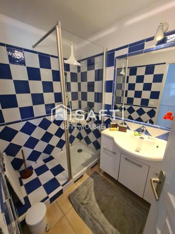 PIGNANS - MAISON TRADITIONNELLE DE 225M2 COMPOSEE DE 3 APPARTEMENTS, PISCINE, TERRAIN DE 4556M2