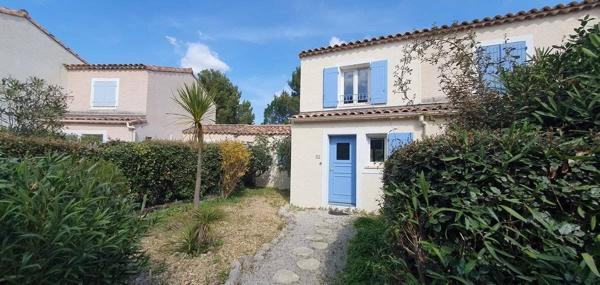 Petite villa R+1 dans une résidence sécurisée avec piscine