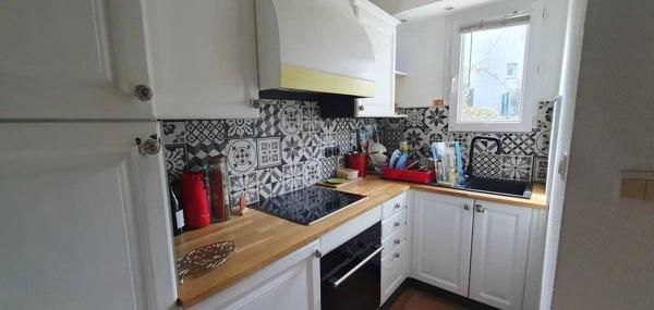 Petite villa R+1 dans une résidence sécurisée avec piscine