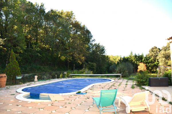 Maison 7 pièces de 150 m² à Tourves (83170)