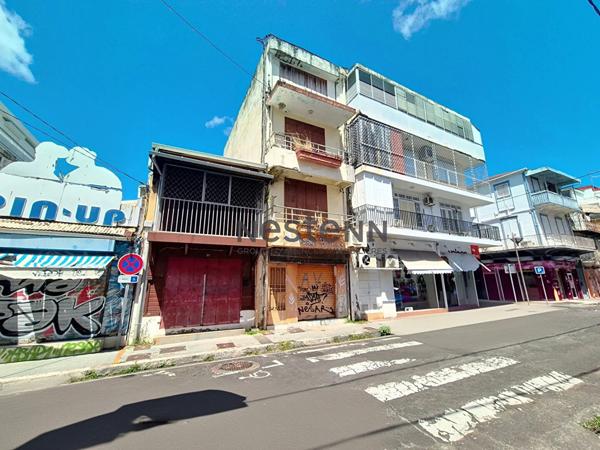 A VENDRE IMMEUBLE DE 3 LOGEMENTS A RENOVER SITUE A POINTE A PITRE