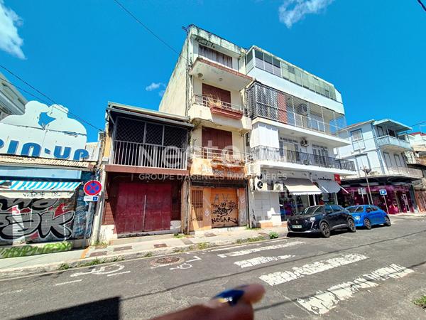 A VENDRE IMMEUBLE DE 3 LOGEMENTS A RENOVER SITUE A POINTE A PITRE