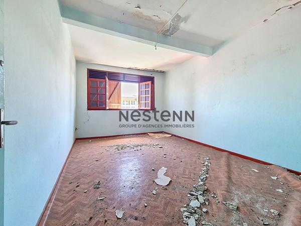 A VENDRE IMMEUBLE DE 3 LOGEMENTS A RENOVER SITUE A POINTE A PITRE