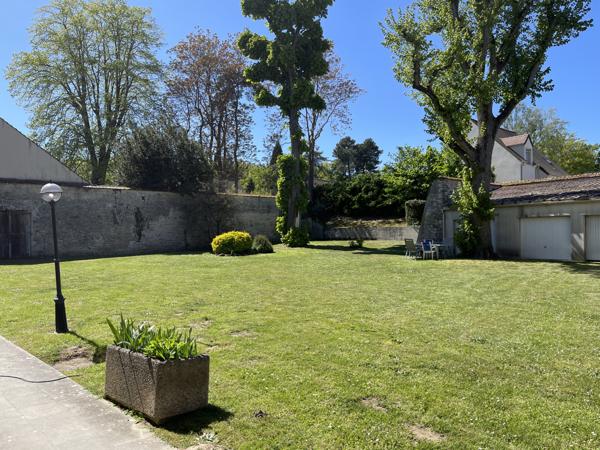 La Ferté-Alais (91590) Appartement duplex, 2 chambres, toit terrasse, cave et place de parking