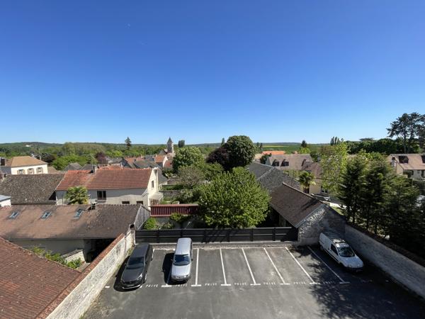 La Ferté-Alais (91590) Appartement duplex, 2 chambres, toit terrasse, cave et place de parking