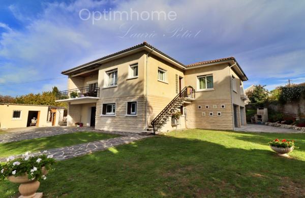 Maison à vendre 10 pièces BARBEZIEUX SAINT HILAIRE (16) Quartier calme proche du centre