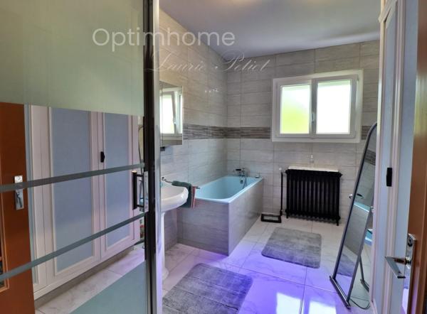 Maison à vendre 10 pièces BARBEZIEUX SAINT HILAIRE (16) Quartier calme proche du centre