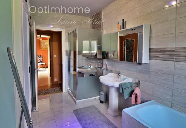 Maison à vendre 10 pièces BARBEZIEUX SAINT HILAIRE (16) Quartier calme proche du centre