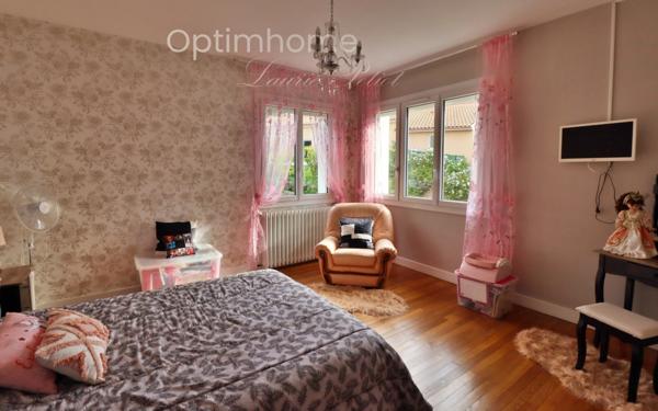 Maison à vendre 10 pièces BARBEZIEUX SAINT HILAIRE (16) Quartier calme proche du centre