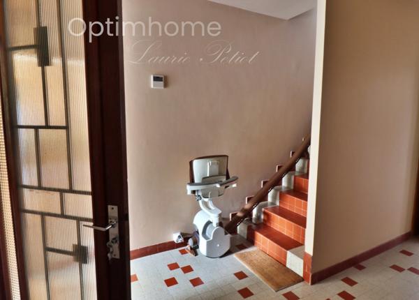 Maison à vendre 10 pièces BARBEZIEUX SAINT HILAIRE (16) Quartier calme proche du centre