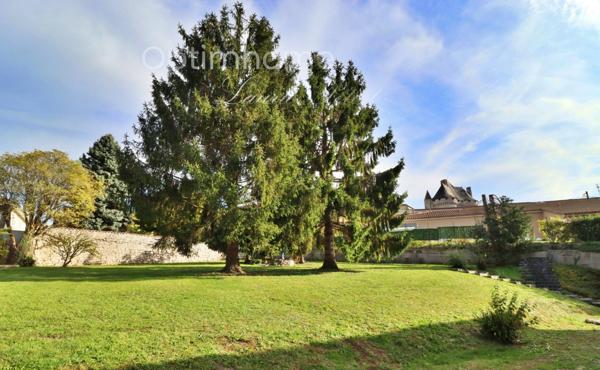 Maison à vendre 10 pièces BARBEZIEUX SAINT HILAIRE (16) Quartier calme proche du centre