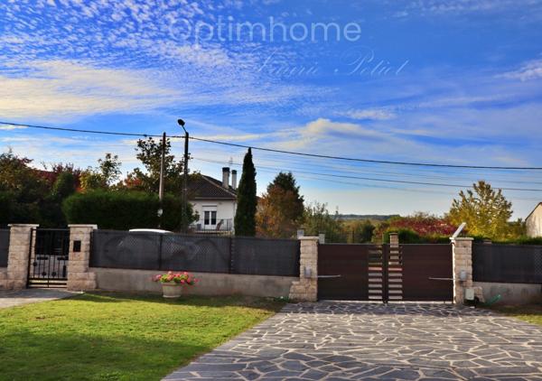 Maison à vendre 10 pièces BARBEZIEUX SAINT HILAIRE (16) Quartier calme proche du centre