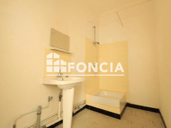 Location Studio 35.34 m² - 25 RUE DE LA VIERGE Nimes 30000