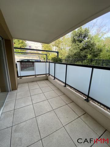 RILLIEUX-LA-PAPE T2 40 M² AVEC TERRASSE ET STATIONNEMENT