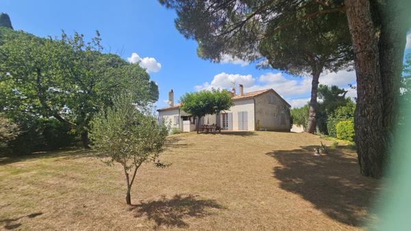 Tonneins (47400) Propriété familiale avec parc clos et piscine – 220 m² – 5 chambres