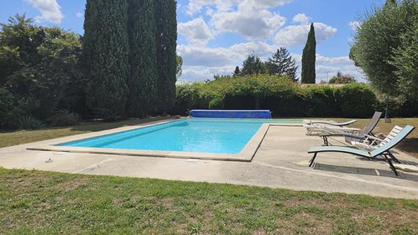 Tonneins (47400) Propriété familiale avec parc clos et piscine – 220 m² – 5 chambres