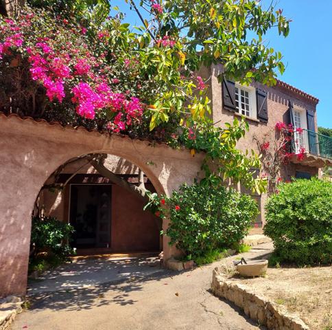 8 pièces 298,47 m2 et 2000m2 de terrain route des sanguinaires villa vue mer  Ajaccio (20000)