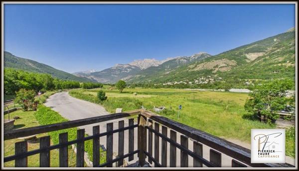 Maison atypique à Villar-Saint-Pancrace : jardin, dépendance et vue montagne