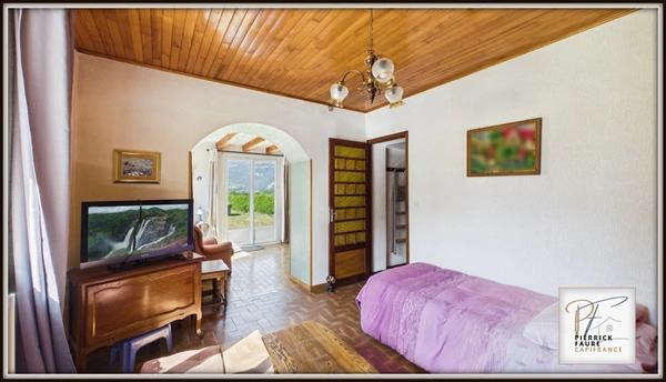 Maison atypique à Villar-Saint-Pancrace : jardin, dépendance et vue montagne