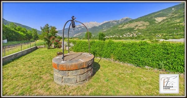 Maison atypique à Villar-Saint-Pancrace : jardin, dépendance et vue montagne