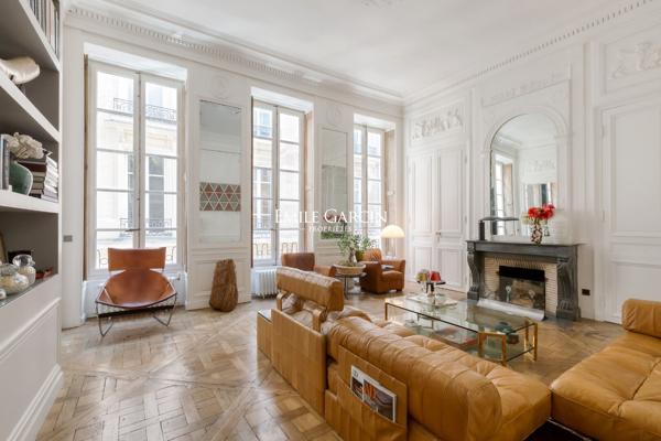 À VENDRE - Appartement - Paris - 75002 - Palais Royal - 2 pièces - 1 chambre - 122m²