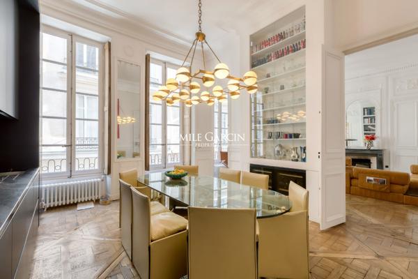 À VENDRE - Appartement - Paris - 75002 - Palais Royal - 2 pièces - 1 chambre - 122m²