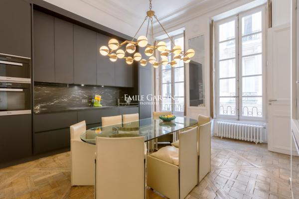 À VENDRE - Appartement - Paris - 75002 - Palais Royal - 2 pièces - 1 chambre - 122m²