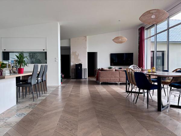 Maison de plain pied 252m² - Piscine - Château-Gontier