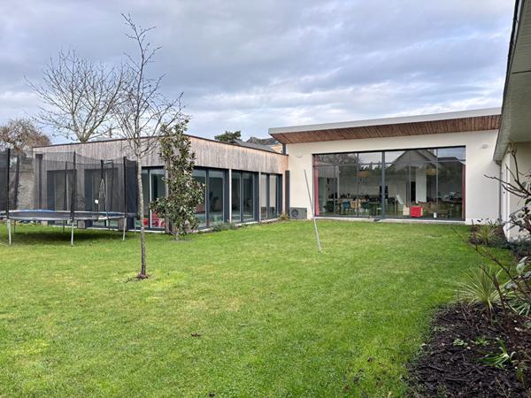 Maison de plain pied 252m² - Piscine - Château-Gontier