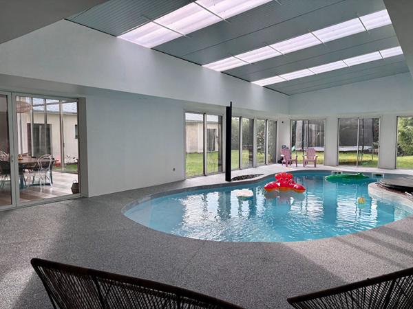 Maison de plain pied 252m² - Piscine - Château-Gontier