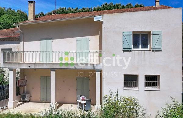 Maison
         6 pièces
        - 120 m² 385 000 € *