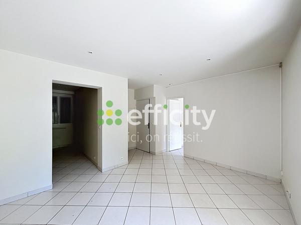Maison
         6 pièces
        - 120 m² 385 000 € *