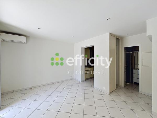 Maison
         6 pièces
        - 120 m² 385 000 € *