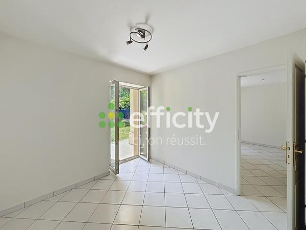 Maison
         6 pièces
        - 120 m² 385 000 € *