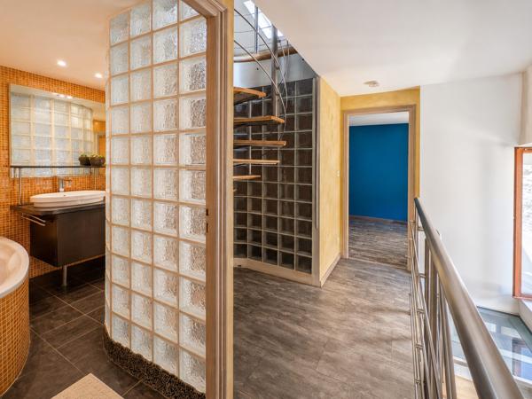 MAISON PLEINE RUE NATIONALE AVEC STATIONNEMENT PRIVATIF