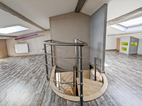 MAISON PLEINE RUE NATIONALE AVEC STATIONNEMENT PRIVATIF
