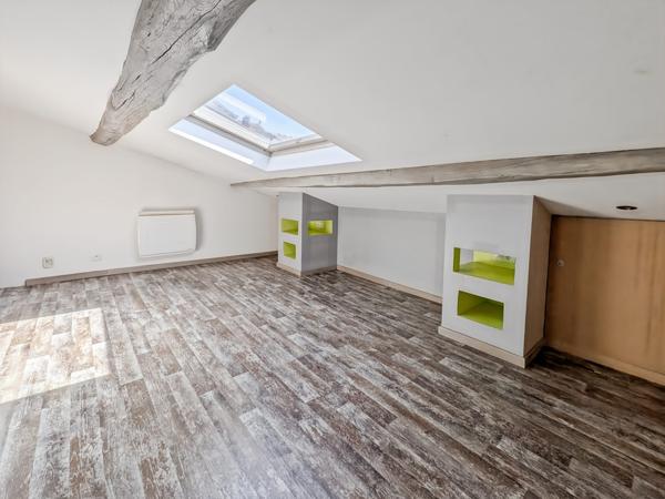 MAISON PLEINE RUE NATIONALE AVEC STATIONNEMENT PRIVATIF