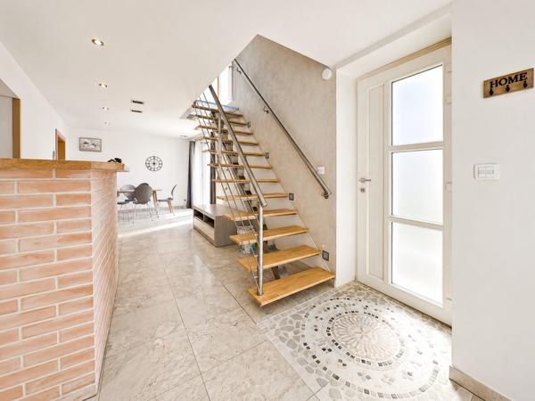 MAISON PLEINE RUE NATIONALE AVEC STATIONNEMENT PRIVATIF