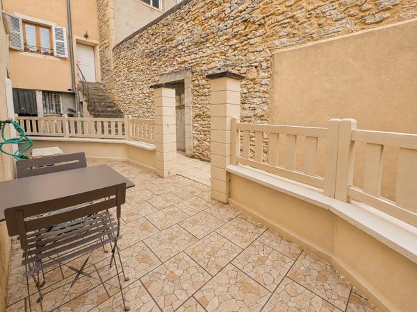 MAISON PLEINE RUE NATIONALE AVEC STATIONNEMENT PRIVATIF