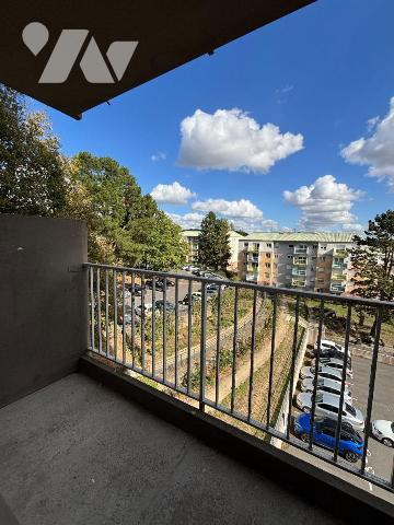 FOUGERES, Au 4ème étage d'un immeuble sécurisée et avec ascenseur, Spacieux appartement T4 de 7...
