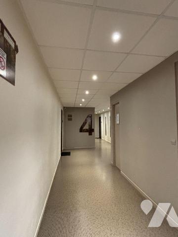 FOUGERES, Au 4ème étage d'un immeuble sécurisée et avec ascenseur, Spacieux appartement T4 de 7...