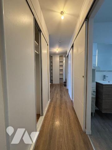 FOUGERES, Au 4ème étage d'un immeuble sécurisée et avec ascenseur, Spacieux appartement T4 de 7...